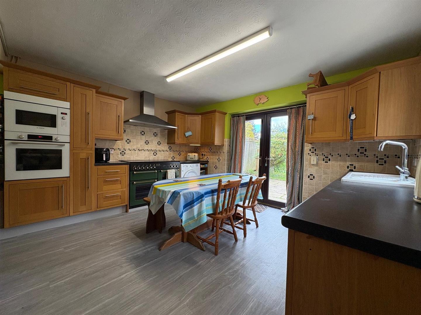 61 Water End, Brompton